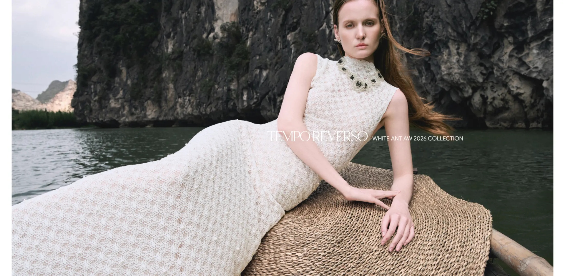 TEMPO REVERSO AW’26 campaign: model in an ivory WHITE ANT look in a natural landscape